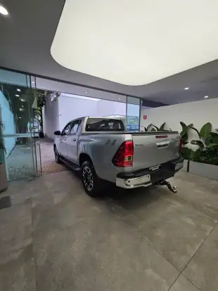 TOYOTA-HILUX-2021