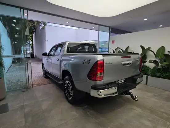 TOYOTA-HILUX-2.8 D-4D TURBO DIESEL CD SRV 4X4 AUTOMÁTICO TOYOTA-HILUX-2021