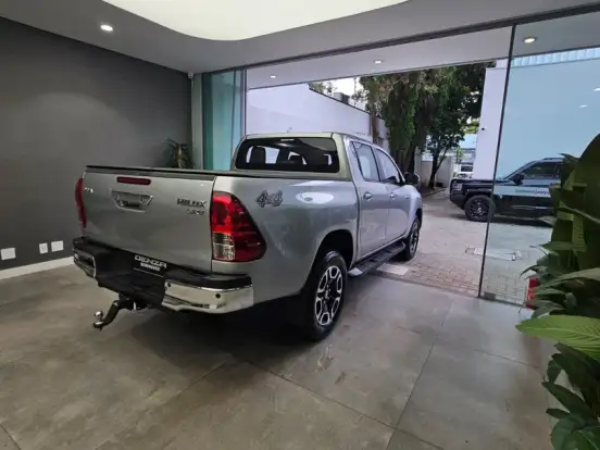 TOYOTA-HILUX-2.8 D-4D TURBO DIESEL CD SRV 4X4 AUTOMÁTICO TOYOTA-HILUX-2021