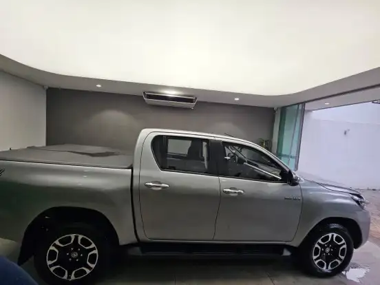TOYOTA-HILUX-2021