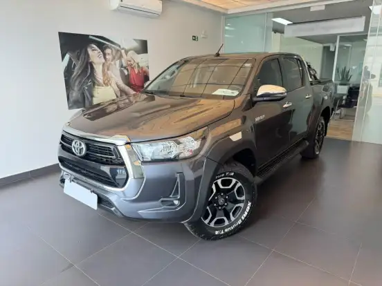 TOYOTA-HILUX-2.8 D-4D TURBO DIESEL CD SRV 4X4 AUTOMÁTICO TOYOTA-HILUX-2023