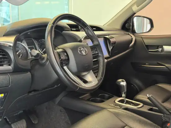 TOYOTA-HILUX-2023