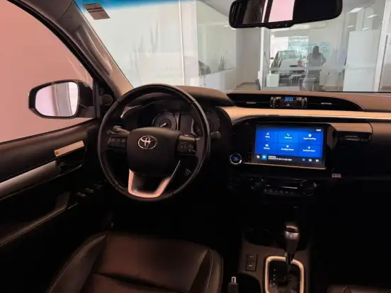 TOYOTA-HILUX-2023