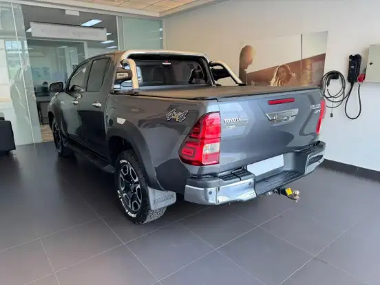 TOYOTA-HILUX-2023