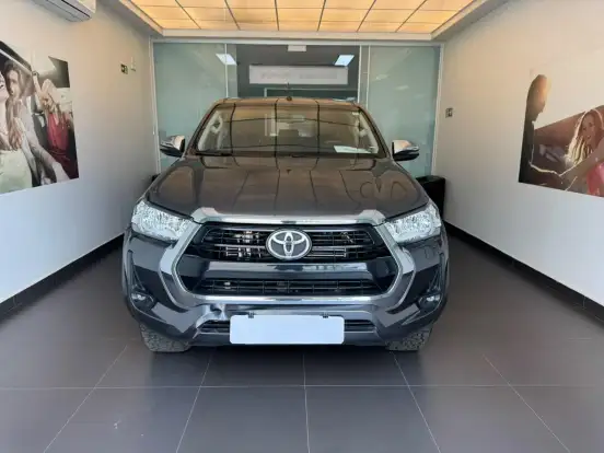 TOYOTA-HILUX-2023