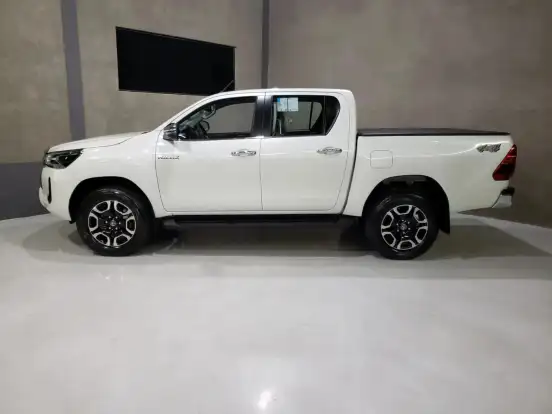 TOYOTA-HILUX-2.8 D-4D TURBO DIESEL CD SRX 4X4 AUTOMÁTICO TOYOTA-HILUX-2026