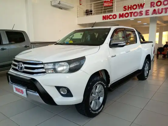 TOYOTA-HILUX-2015