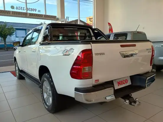 TOYOTA-HILUX-2.8 SRV 4X4 CD 16V DIESEL 4P AUTOMÁTICO TOYOTA-HILUX-2015