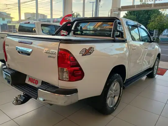 TOYOTA-HILUX-2.8 SRV 4X4 CD 16V DIESEL 4P AUTOMÁTICO TOYOTA-HILUX-2015