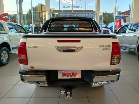 TOYOTA-HILUX-2.8 SRV 4X4 CD 16V DIESEL 4P AUTOMÁTICO TOYOTA-HILUX-2015