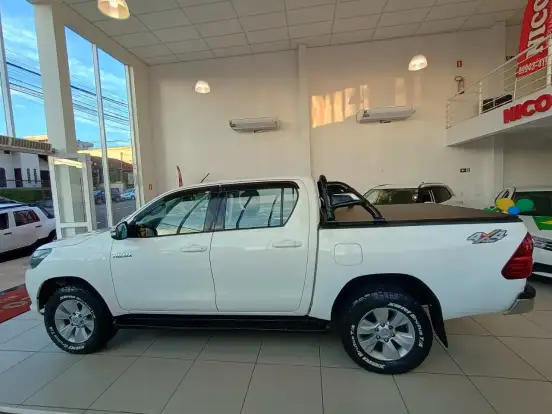 TOYOTA-HILUX-2.8 SRV 4X4 CD 16V DIESEL 4P AUTOMÁTICO TOYOTA-HILUX-2015