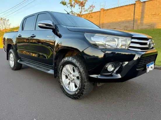 TOYOTA-HILUX-2016