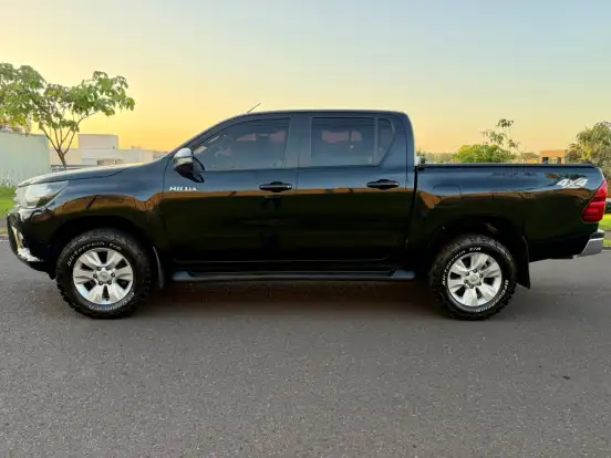 TOYOTA-HILUX-2016