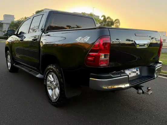 TOYOTA-HILUX-2016