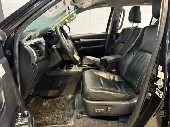 TOYOTA-HILUX-2.8 SRX 4X4 CD 16V DIESEL 4P AUTOMÁTICO TOYOTA-HILUX-2016