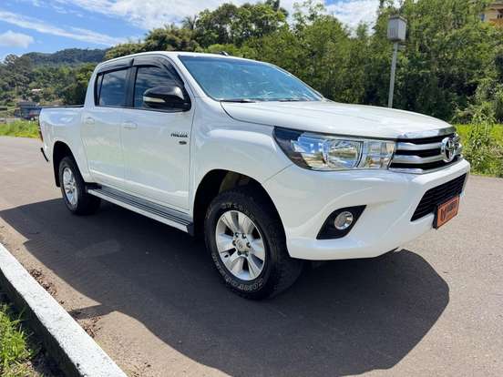 TOYOTA-HILUX-2017