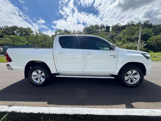 TOYOTA-HILUX-2017