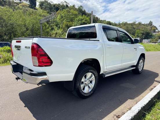 TOYOTA-HILUX-2.7 SR 4X2 CD 16V FLEX 4P AUTOMÁTICO TOYOTA-HILUX-2017