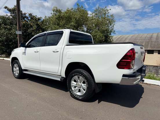 TOYOTA-HILUX-2017