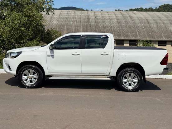 TOYOTA-HILUX-2.7 SR 4X2 CD 16V FLEX 4P AUTOMÁTICO TOYOTA-HILUX-2017