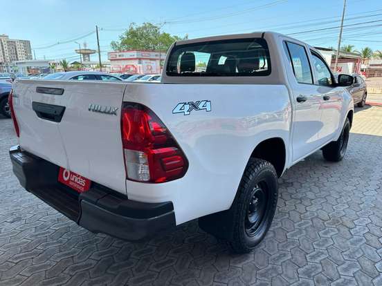 TOYOTA-HILUX-2024