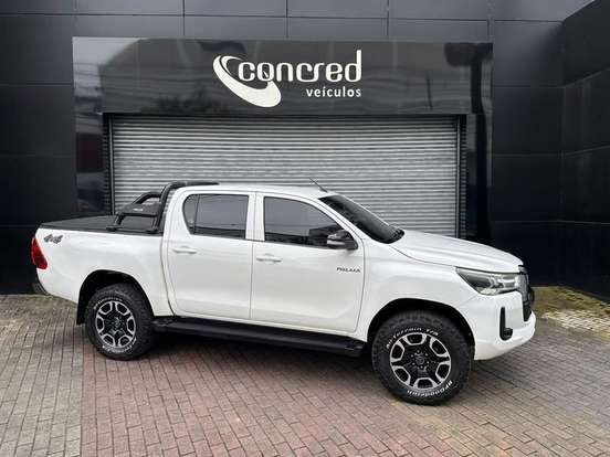 TOYOTA-HILUX-2021