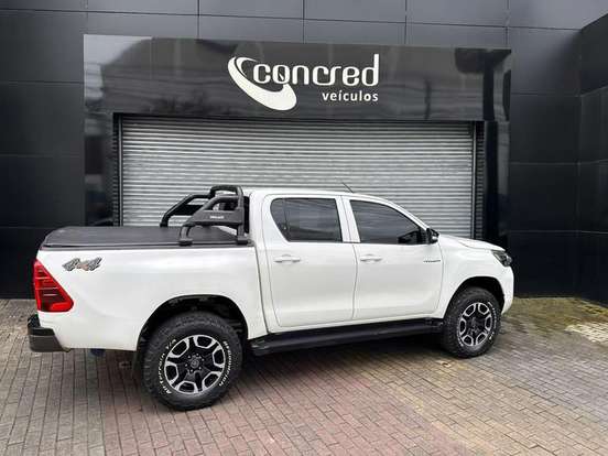 TOYOTA-HILUX-2021