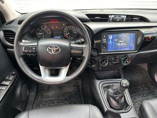 TOYOTA-HILUX-2021