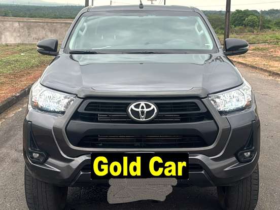 TOYOTA-HILUX-2.8 D-4D TURBO DIESEL CD SR 4X4 AUTOMÁTICO TOYOTA-HILUX-2025