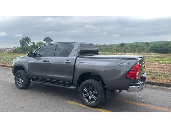 TOYOTA-HILUX-2025
