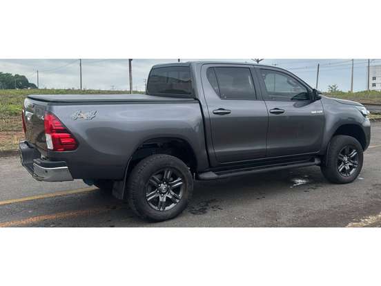 TOYOTA-HILUX-2025