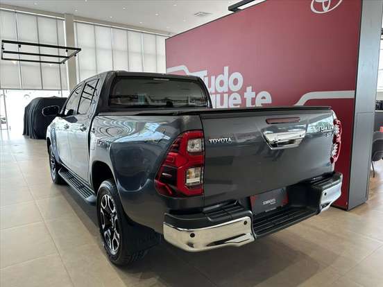 TOYOTA-HILUX-2024