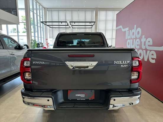 TOYOTA-HILUX-2024