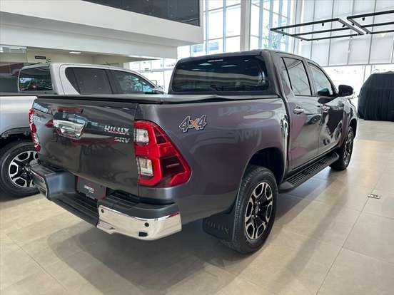 TOYOTA-HILUX-2.8 D-4D TURBO DIESEL CD SRV 4X4 AUTOMÁTICO TOYOTA-HILUX-2024