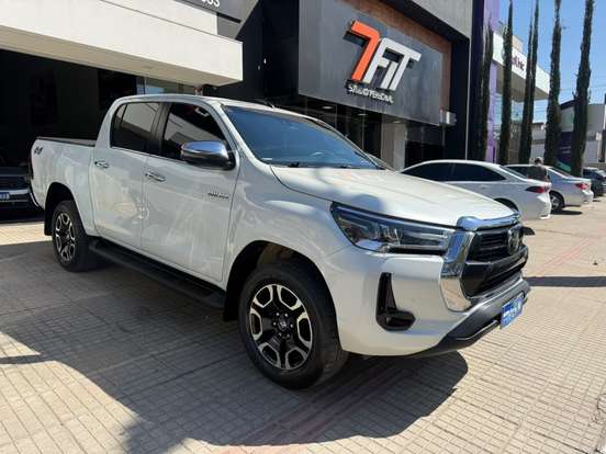 TOYOTA-HILUX-2021