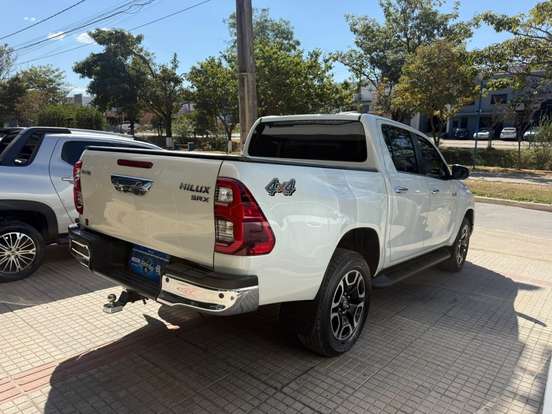 TOYOTA-HILUX-2.8 D-4D TURBO DIESEL CD SRX 4X4 AUTOMÁTICO TOYOTA-HILUX-2021