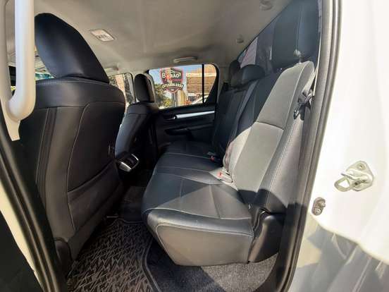 TOYOTA-HILUX-2021