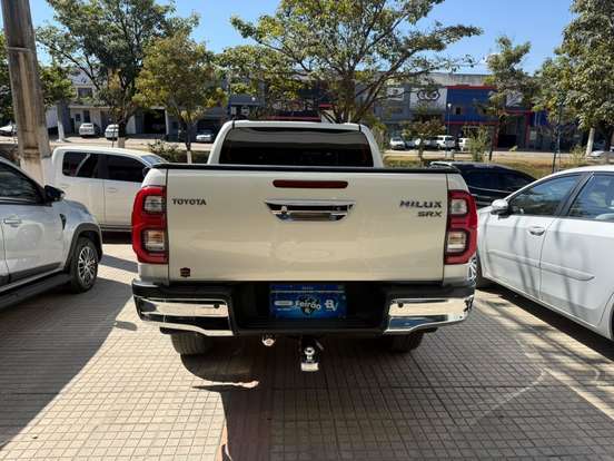 TOYOTA-HILUX-2021