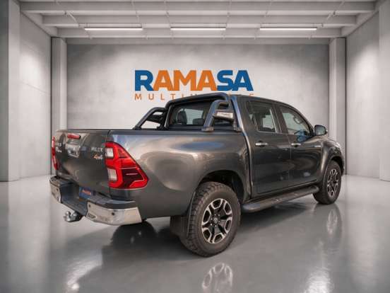 TOYOTA-HILUX-2.8 D-4D TURBO DIESEL CD SRX 4X4 AUTOMÁTICO TOYOTA-HILUX-2023