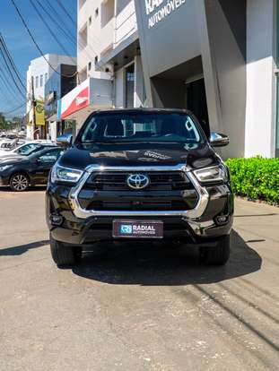 TOYOTA-HILUX-2025