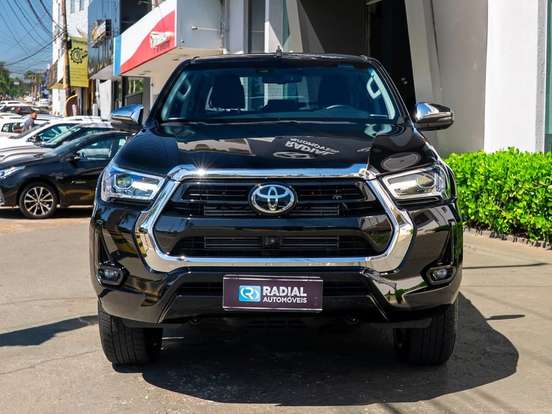 TOYOTA-HILUX-2.8 D-4D TURBO DIESEL CD SRX 4X4 AUTOMÁTICO TOYOTA-HILUX-2025