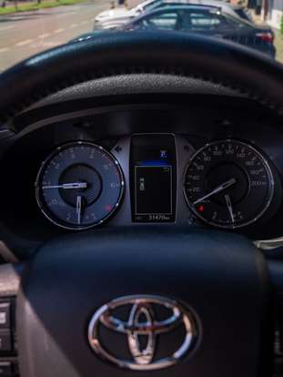 TOYOTA-HILUX-2025