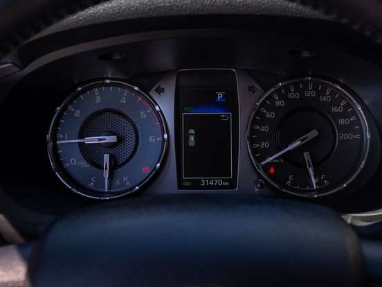 TOYOTA-HILUX-2.8 D-4D TURBO DIESEL CD SRX 4X4 AUTOMÁTICO TOYOTA-HILUX-2025
