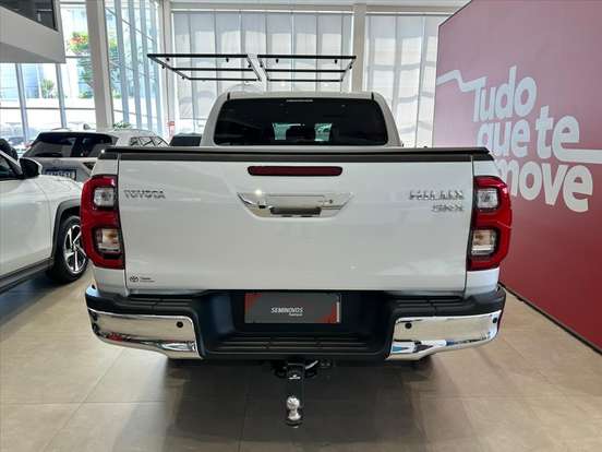 TOYOTA-HILUX-2025