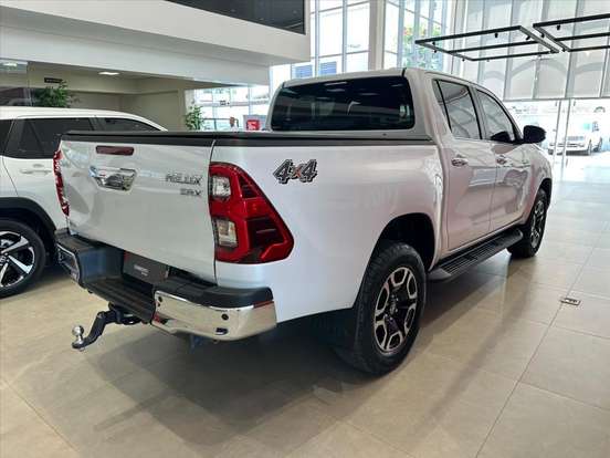 TOYOTA-HILUX-2.8 D-4D TURBO DIESEL CD SRX 4X4 AUTOMÁTICO TOYOTA-HILUX-2025