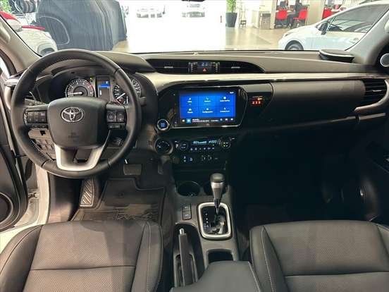 TOYOTA-HILUX-2.8 D-4D TURBO DIESEL CD SRX 4X4 AUTOMÁTICO TOYOTA-HILUX-2025