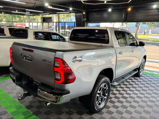 TOYOTA-HILUX-2.8 D-4D TURBO DIESEL CD SRX 4X4 AUTOMÁTICO TOYOTA-HILUX-2020