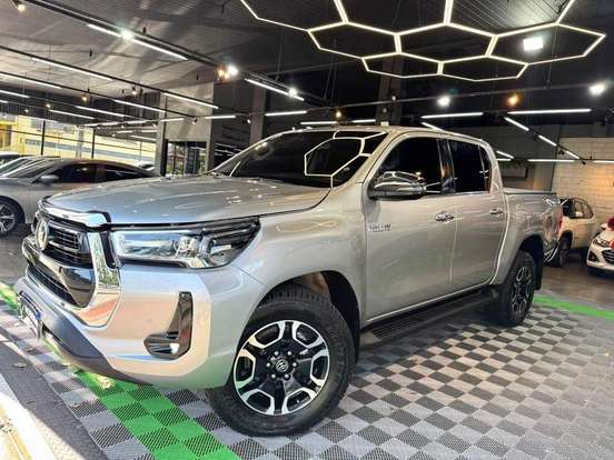 TOYOTA-HILUX-2.8 D-4D TURBO DIESEL CD SRX 4X4 AUTOMÁTICO TOYOTA-HILUX-2020