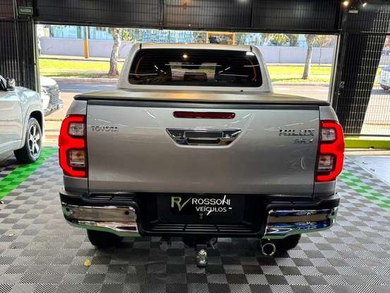 TOYOTA-HILUX-2.8 D-4D TURBO DIESEL CD SRX 4X4 AUTOMÁTICO TOYOTA-HILUX-2020