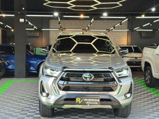 TOYOTA-HILUX-2.8 D-4D TURBO DIESEL CD SRX 4X4 AUTOMÁTICO TOYOTA-HILUX-2020